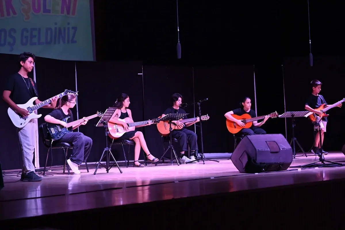 kumlucada genclik soleni coskusu gnkQSC1u