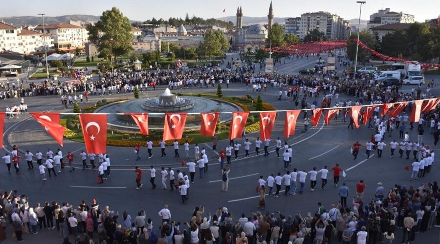 1058 kisiyle halaya durdular fKc52BvL