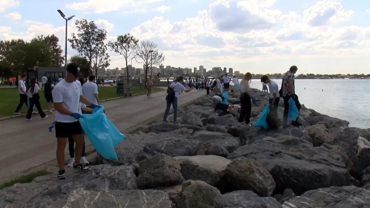 moda sahilinde kiyi temizligi r1x1g1N7