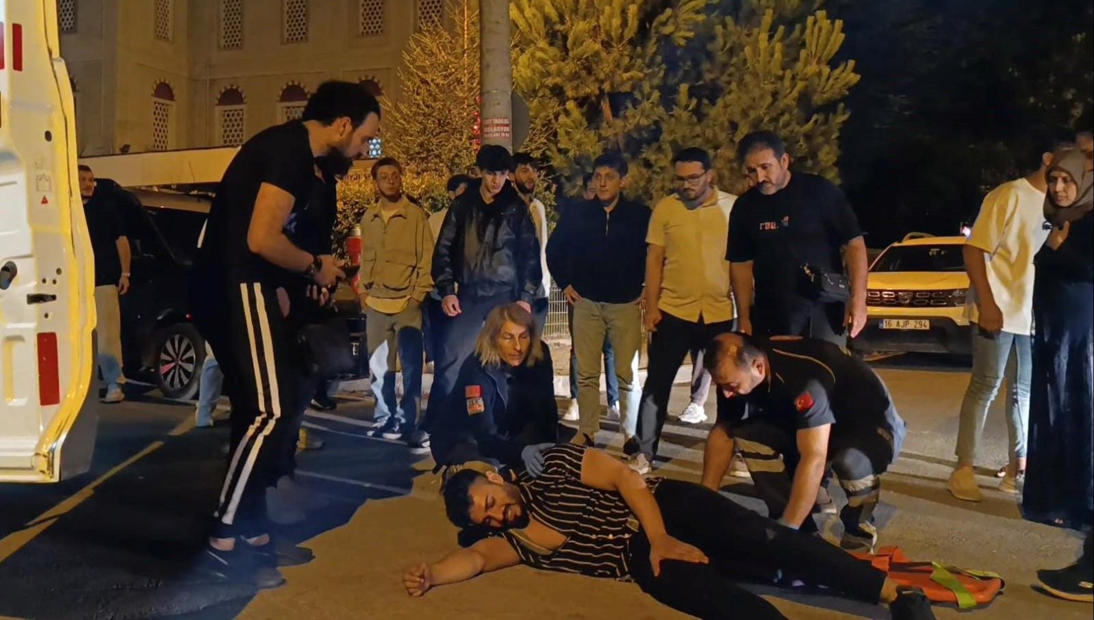 otomobille elektrikli bisiklet carpisti bisiklet surucusu agir yaralandi Pma7QjUb