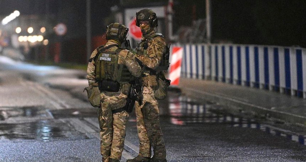 polonyada yeniden iha krizi cumhurbaskanligi konutu uzerinde uctu W34LBqG4