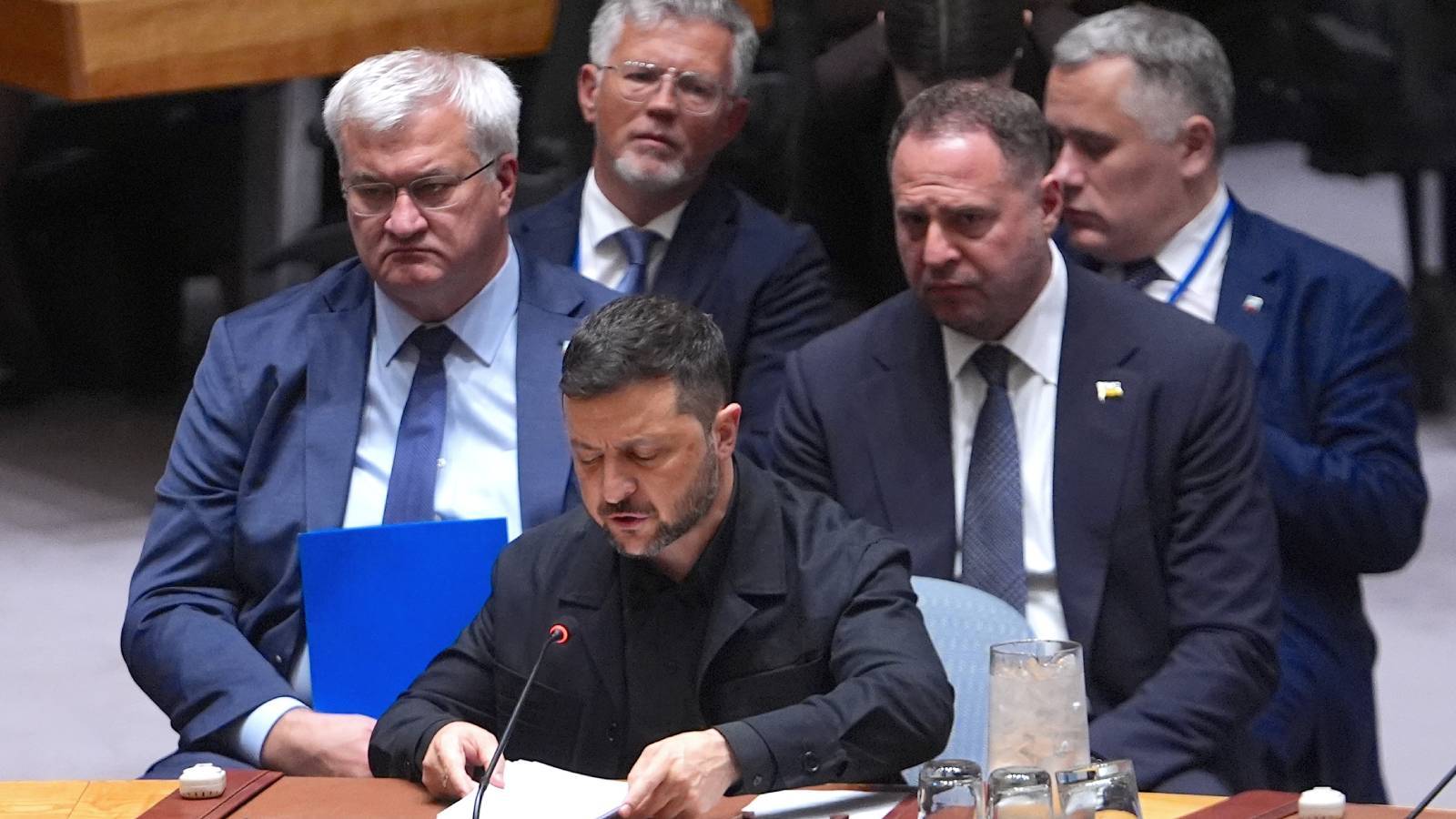 zelenski bmgkda rusyayi durdurun yoksa putin savasi genisletecek vOeszPA7