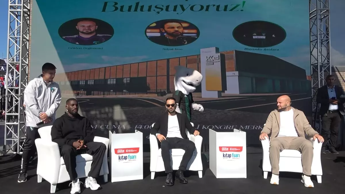 kocaelispor kitap fuarinda taraftarlariyla bulustu QQm4zPKM