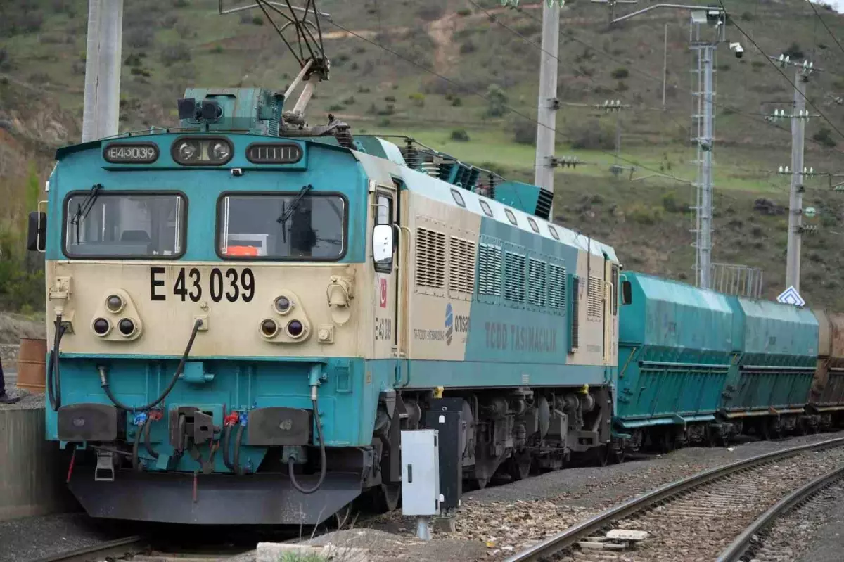 malatya golbasi narli nurdagi demiryolu hatti yeniden hizmete acildi yZM8Ttaw.jpg