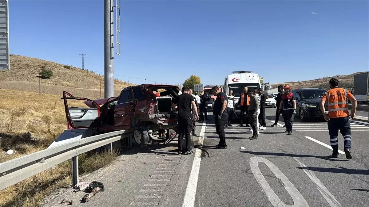 sivasta trafik kazasi 10 yarali xQviVA4O