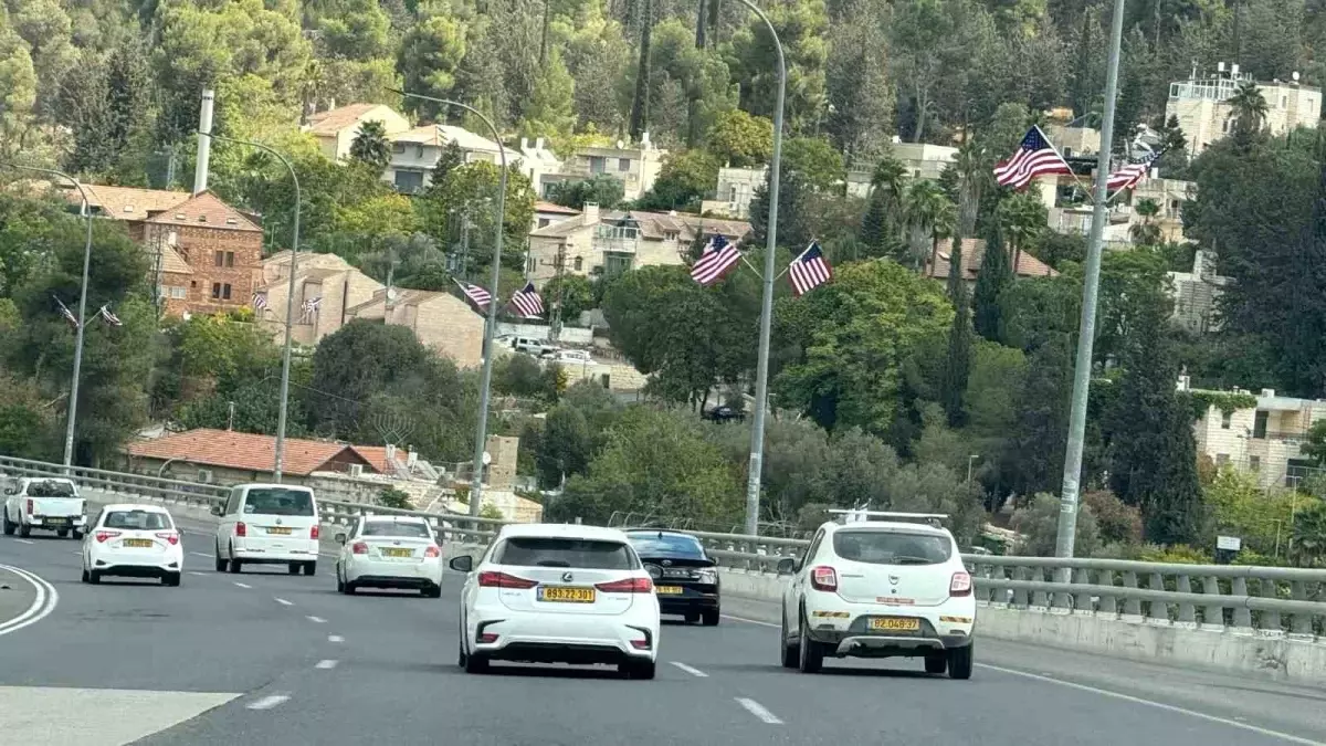 tel avivden kuduse ziyaretcileri abd bayraklari karsiliyor UlzMrZdG.jpg