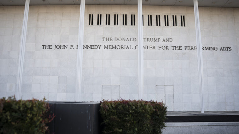 washingtondaki-kennedy-centerin-adina-trump-eklendi-ww3vrBgt.jpg