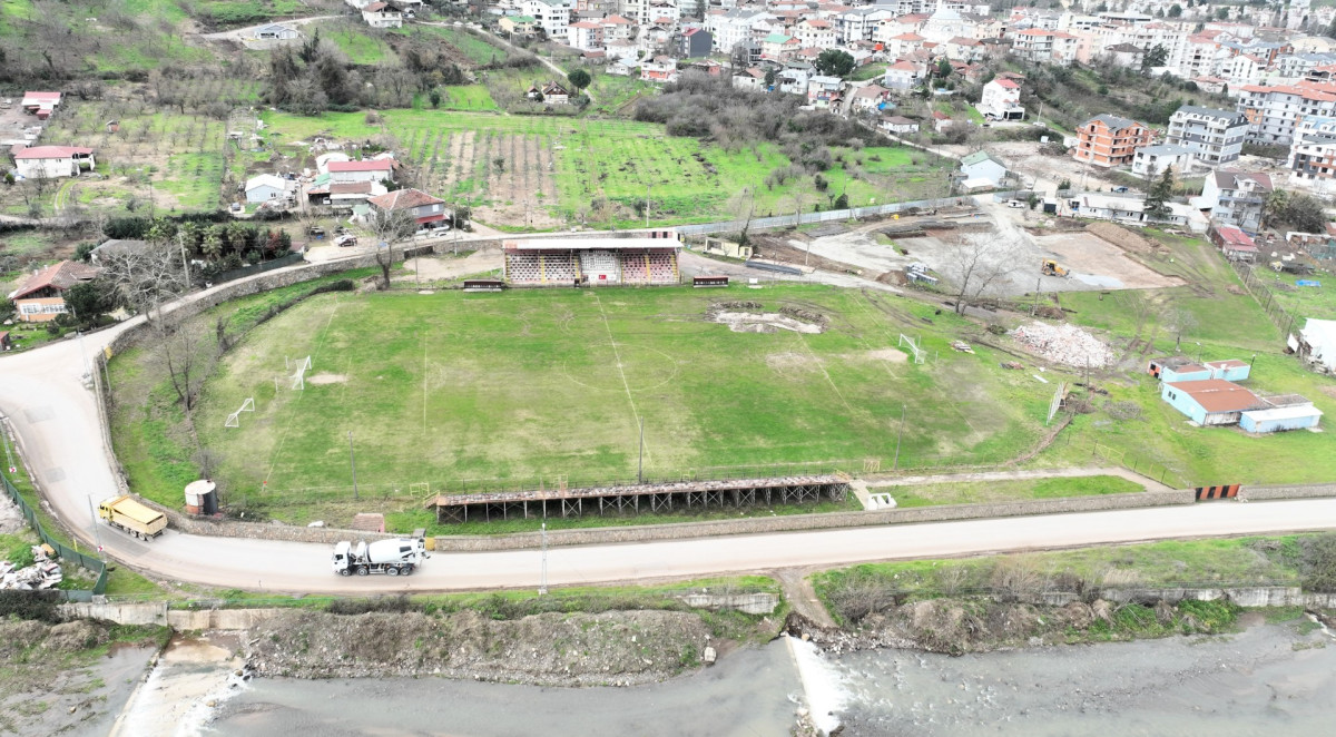 Gölcük Spor Kompleksi İçin Kazma Vuruldu