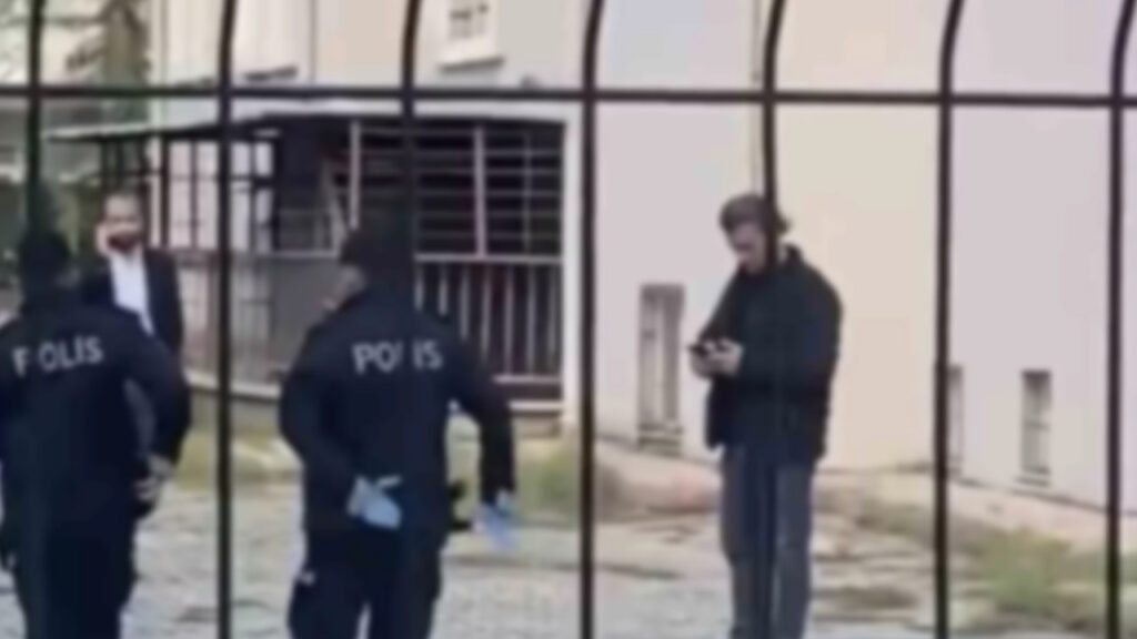 elazigda-hareketli-gece-anaokulu-bahcesinden-cikanlar-soke-etti-d8vdlfwZ