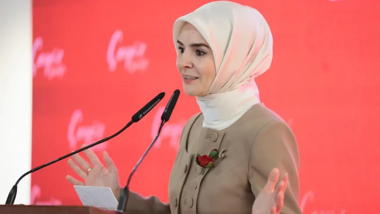 bakan-goktas-ekonomik-krizi-unuttu-boyle-bir-zamanda-evlilik-gencler-icin-guvenli-bir-liman-kHMCPyEr