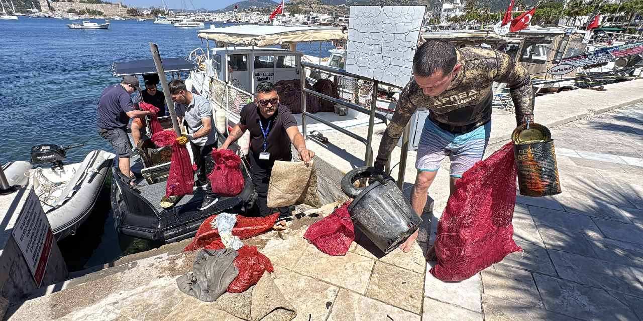 kumbahce-sahilinden-basladilar-deniz-dibinden-250-kilo-cikarildi-VLg2tWqZ