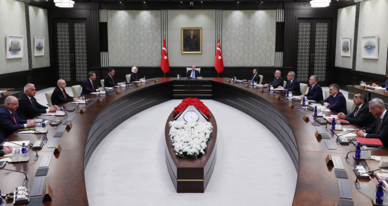 turkiyede-yalnizlik-bakanligina-yesil-isik-MRivLZT7