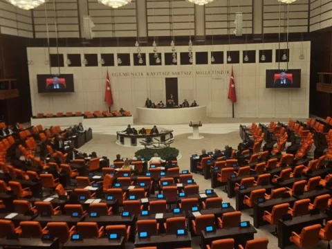 Meclis’te NATO tartışması… Mehmet Emin Ekmen: ‘Zaman baskısı var’ diyorsunuz ama NATO haftasında Meclis’i çalıştırmıyorsunuz