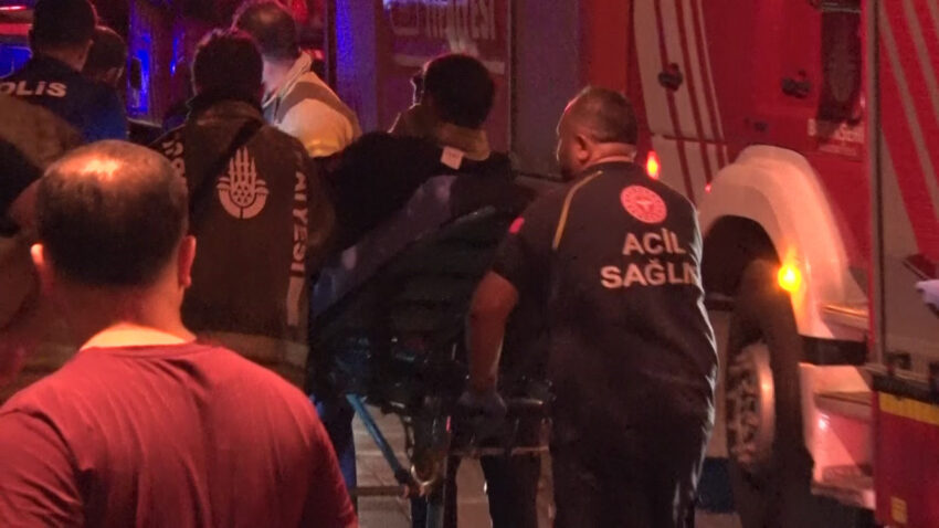 Fatihte 4 katli binada yangin mudahale eden itfaiye eri yaralandi Eajr5GSN